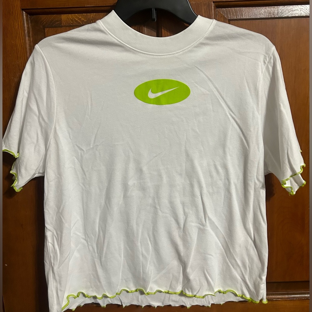 NWT NIKE Girls White Icon Clash T-Shirt with Green Accents Size L NEW